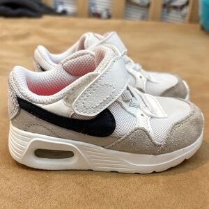 Euc NIKE AIR MAX SC size 5c